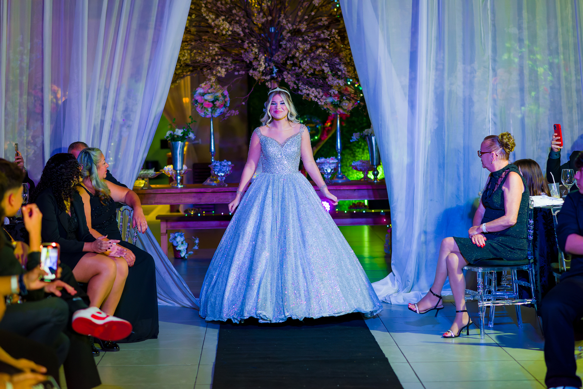 foto 15 anos, foto 15 anos em Alphaville, foto 15 anos em São Paulo, foto com helicóptero, foto no buffet villa baruc, foto 15 anos no buffet villa baruc, villa baruc, foto debutante, fotografia 15 anos em Alphaville, fotografia 15 anos em São Paulo