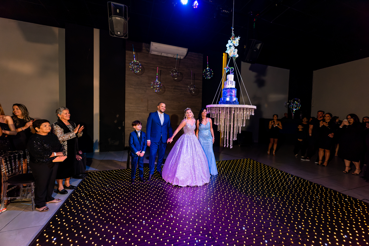 foto 15 anos, foto 15 anos em Alphaville, foto 15 anos em São Paulo, foto com helicóptero, foto no buffet villa baruc, foto 15 anos no buffet villa baruc, villa baruc, foto debutante, fotografia 15 anos em Alphaville, fotografia 15 anos em São Paulo