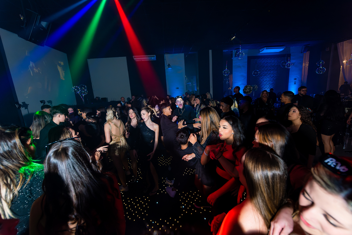 foto 15 anos, foto 15 anos em Alphaville, foto 15 anos em São Paulo, foto com helicóptero, foto no buffet villa baruc, foto 15 anos no buffet villa baruc, villa baruc, foto debutante, fotografia 15 anos em Alphaville, fotografia 15 anos em São Paulo