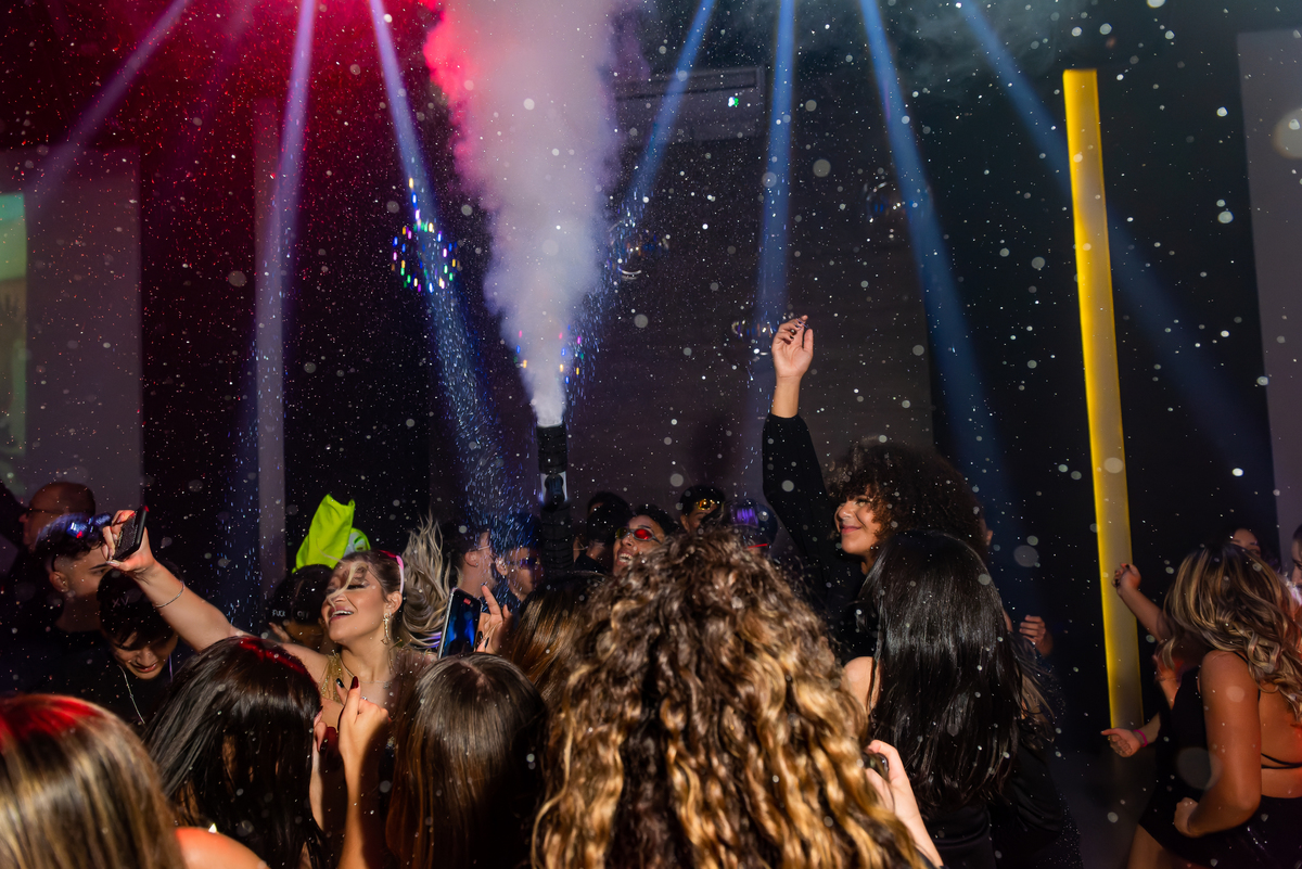 foto 15 anos, foto 15 anos em Alphaville, foto 15 anos em São Paulo, foto com helicóptero, foto no buffet villa baruc, foto 15 anos no buffet villa baruc, villa baruc, foto debutante, fotografia 15 anos em Alphaville, fotografia 15 anos em São Paulo