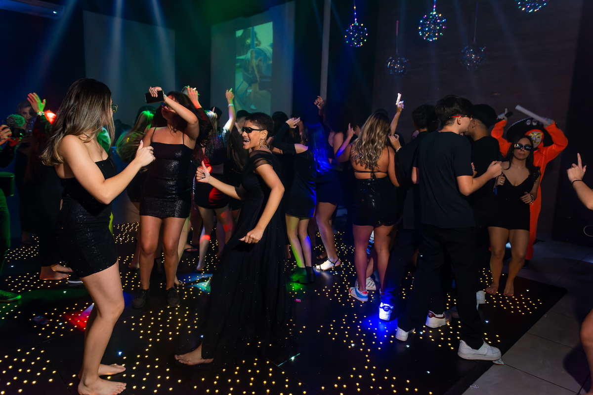 foto 15 anos, foto 15 anos em Alphaville, foto 15 anos em São Paulo, foto com helicóptero, foto no buffet villa baruc, foto 15 anos no buffet villa baruc, villa baruc, foto debutante, fotografia 15 anos em Alphaville, fotografia 15 anos em São Paulo