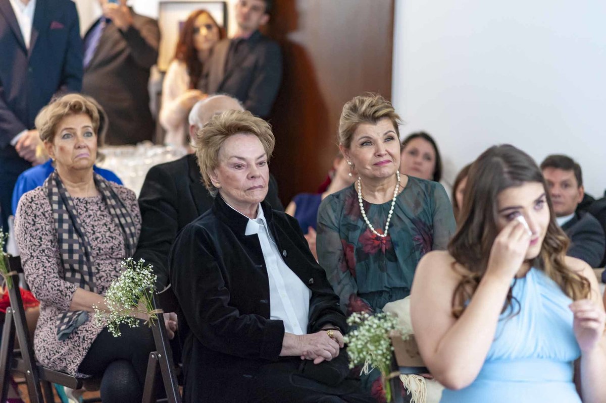 Fotografia de casamento em alphaville no edifício Vogue Alphaville madrinha chorando