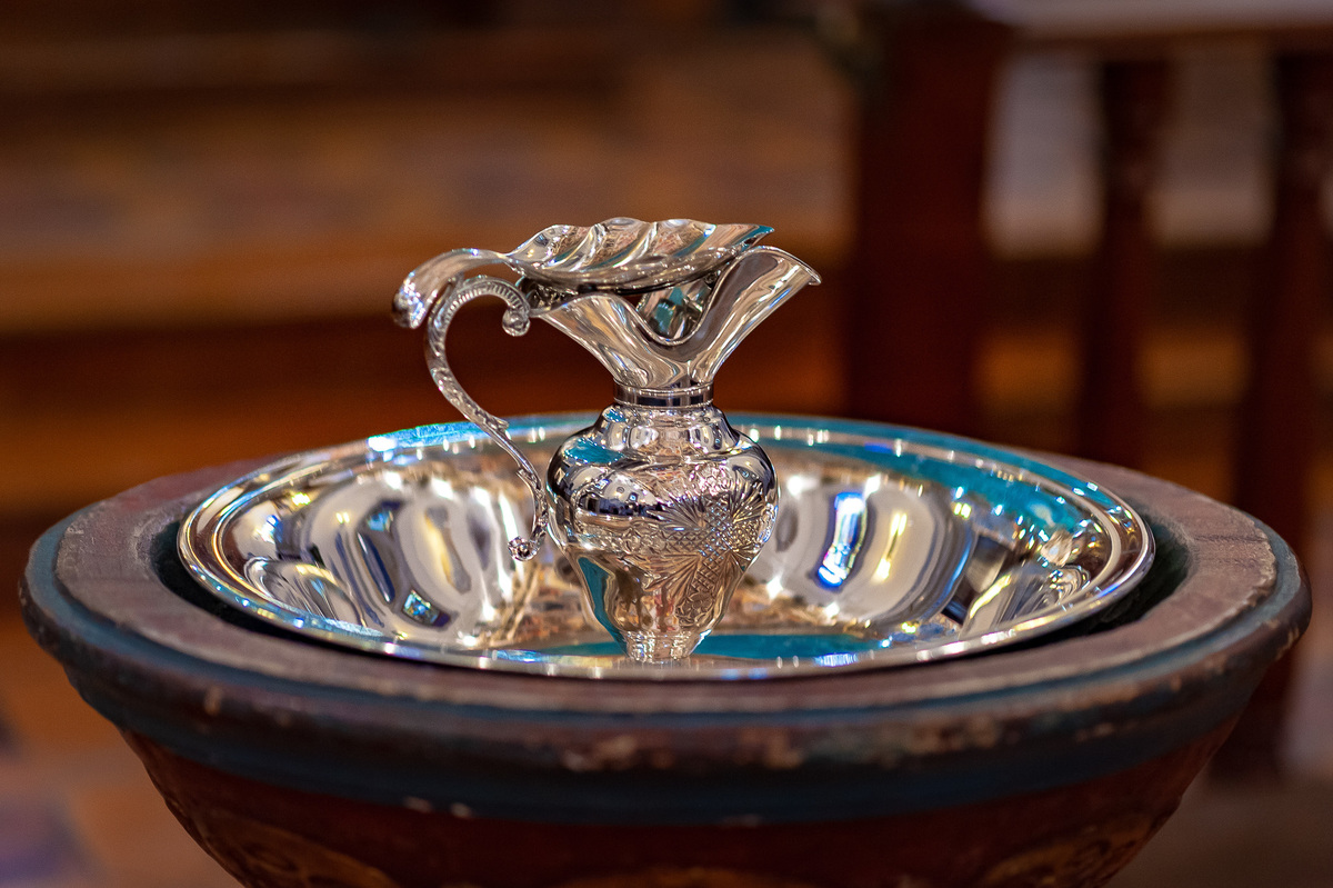 Fotografia de batizado na Igreja Nossa Senhora do Brasil. Foto  de batizado Pia Batismal na Igreja Nossa Senhora do Brasil - São Paulo. Foto  de batizado na Igreja Nossa Senhora do Brasil. Foto  de batizado na Igreja Nossa Senhora do Brasil. Batizado igre