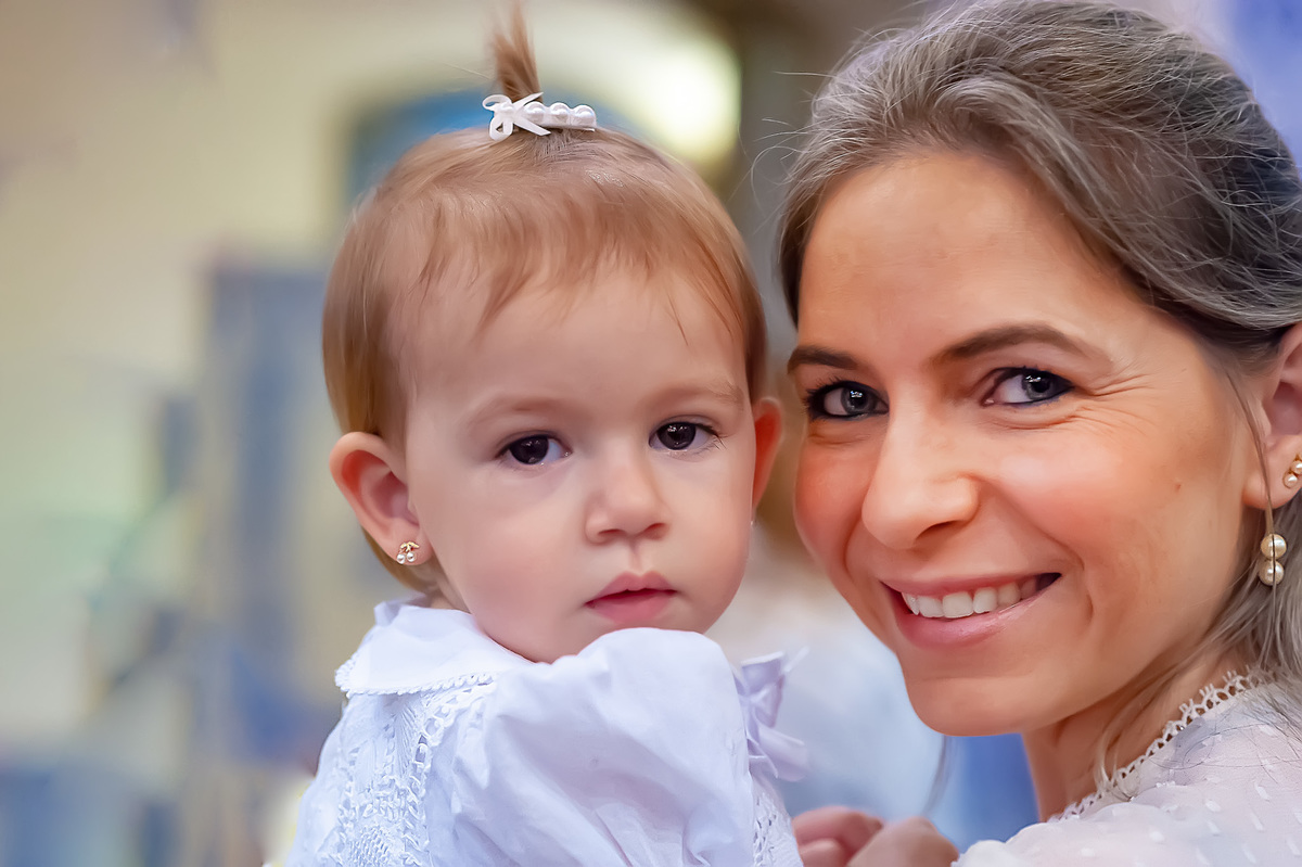 Fotografia de batizado na Igreja Nossa Senhora do Brasil. Foto  de batizado Mãe e filha em batizado na Igreja Nossa Senhora do Brasil - São Paulo. Foto  de batizado na Igreja Nossa Senhora do Brasil. Batizado igreja nossa senhora do brasil. paróquia nossa