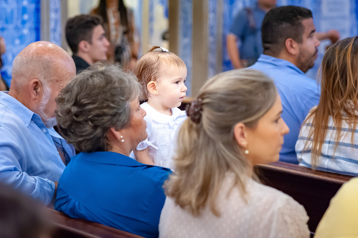 Fotografia de batizado na Igreja Nossa Senhora do Brasil. Foto  de batizado criança em seu batizado na Igreja Nossa Senhora do Brasil - São Paulo. Batizado igreja nossa senhora do brasil. paróquia nossa senhora do brasil.
