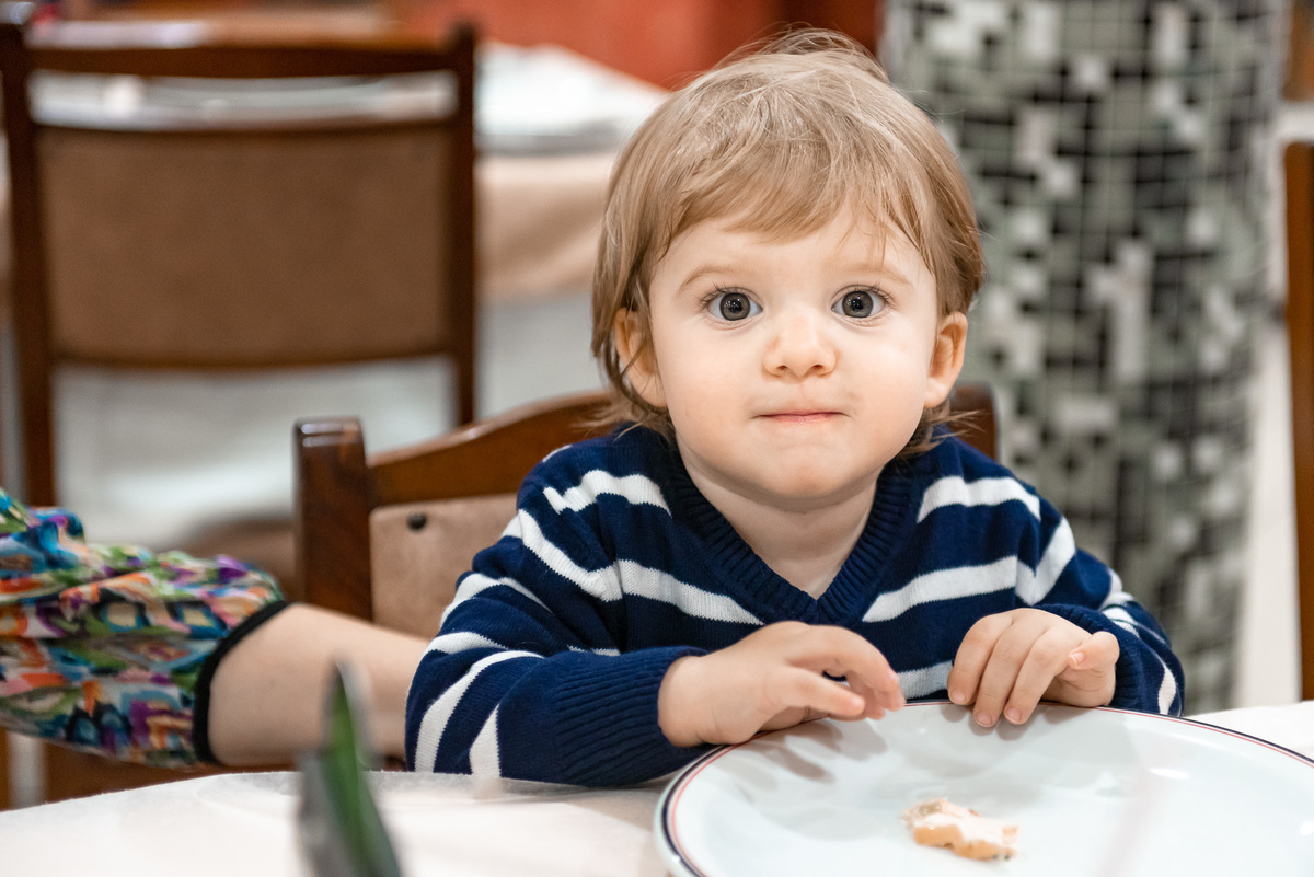 Fotografia de batizado na Igreja Nossa Senhora do Brasil. Foto  de batizado Foto de criança na festa do batizado