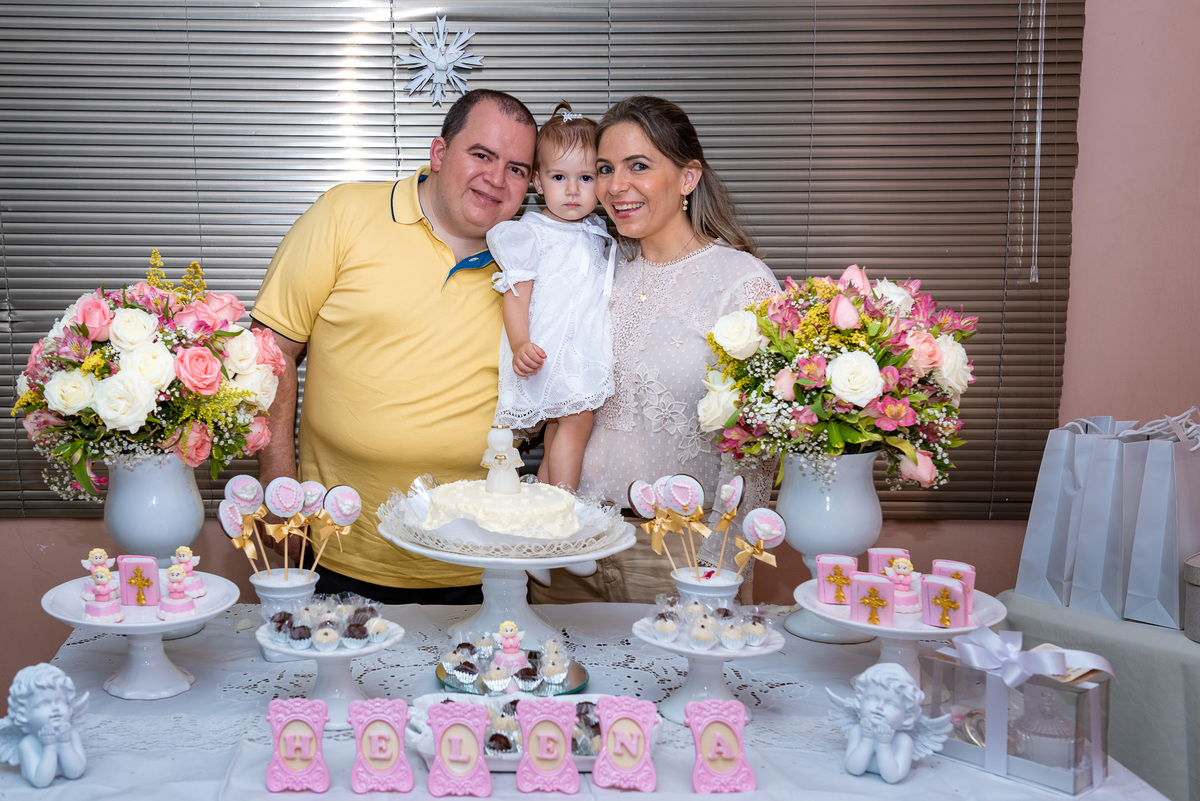 Fotografia de batizado na Igreja Nossa Senhora do Brasil. Foto  de batizado Foto da festa do batizado
