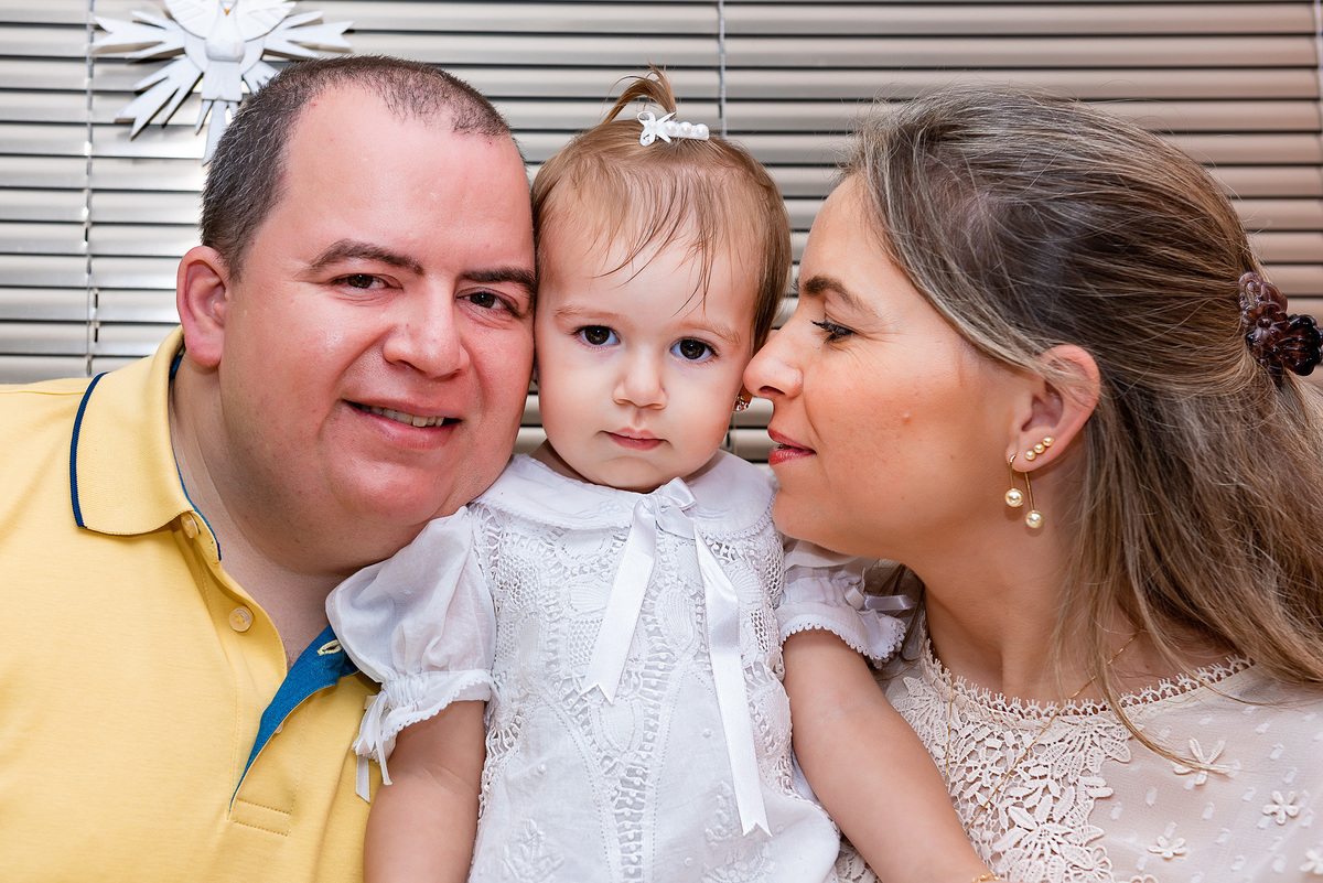 Fotografia de batizado na Igreja Nossa Senhora do Brasil. Foto  de batizado Foto da festa do batizado