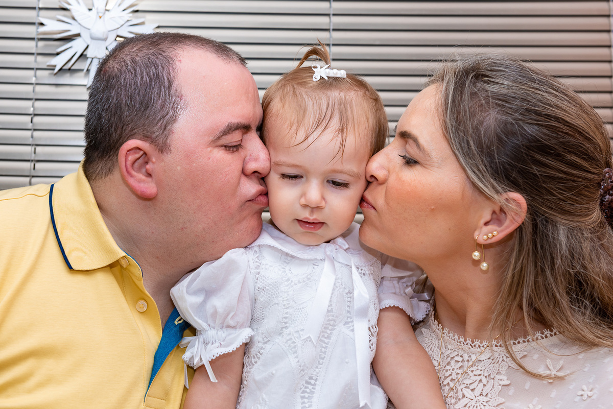 Fotografia de batizado na Igreja Nossa Senhora do Brasil. Foto  de batizado Foto da festa do batizado