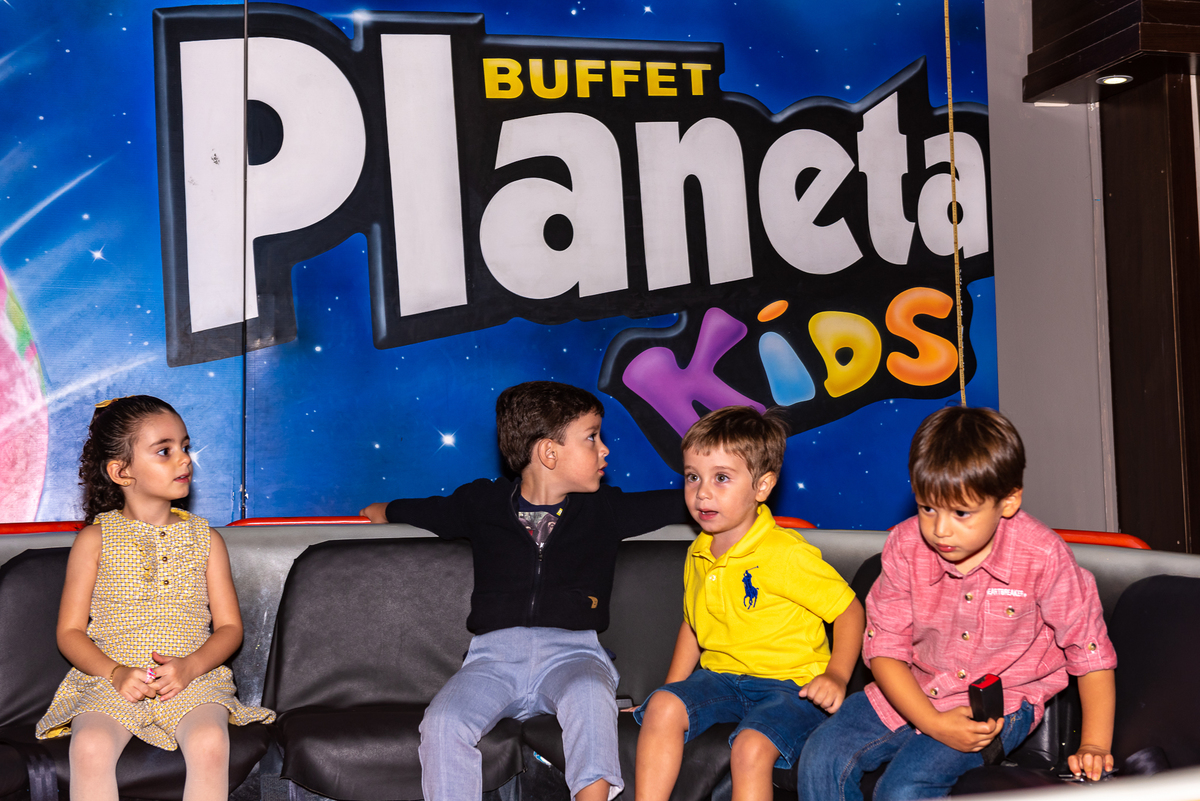 Fotografia de aniversário infantil em alphaville no Buffet Planet Kids alphaville. foto Buffet Planet Kids alphaville. foto Buffet Planet prime alphaville