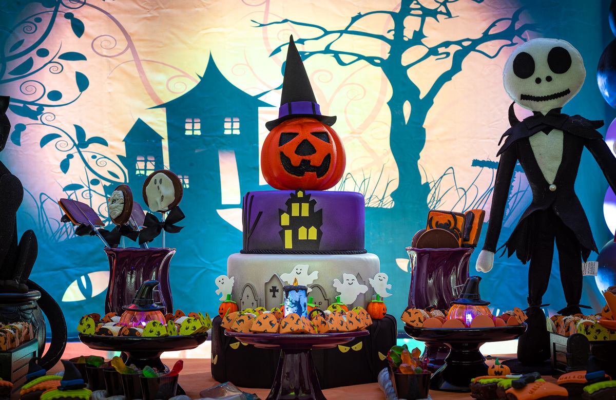 foto de aniversário infantil Halloween em alphaville. decoração Halloween. fotografia aniversário Halloween. decoração dia das bruxas. foto decoração infantil Halloween.