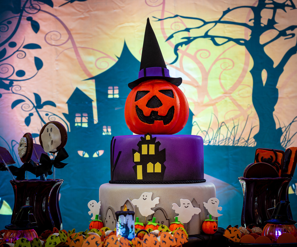 foto de aniversário infantil Halloween em alphaville. decoração Halloween. fotografia aniversário Halloween. decoração dia das bruxas. foto decoração infantil Halloween.