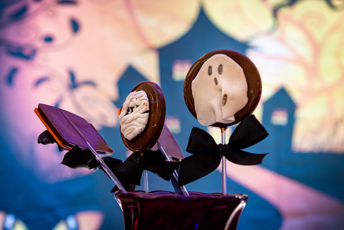 foto de aniversário infantil Halloween em alphaville. decoração Halloween. fotografia aniversário Halloween. decoração dia das bruxas. foto decoração infantil Halloween.