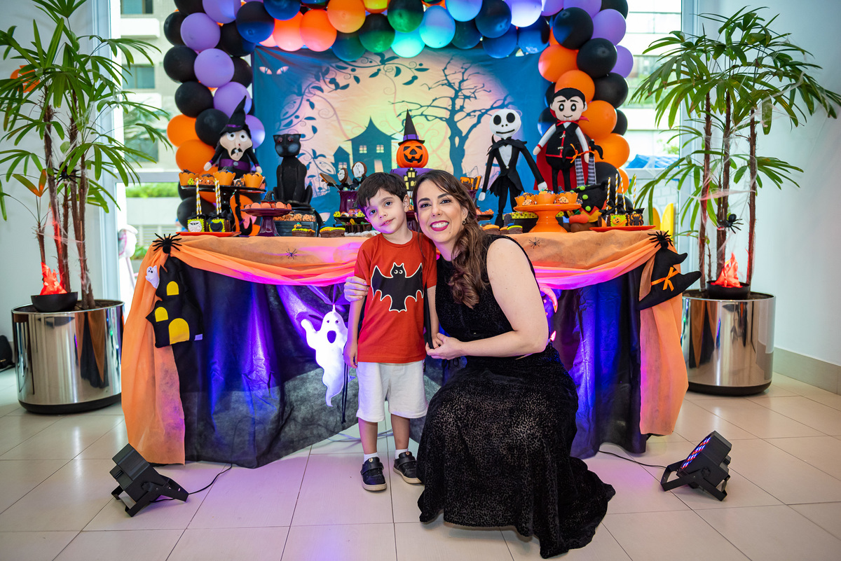 foto de aniversário infantil Halloween em alphaville. decoração Halloween. fotografia aniversário Halloween. decoração dia das bruxas. foto decoração infantil Halloween.
