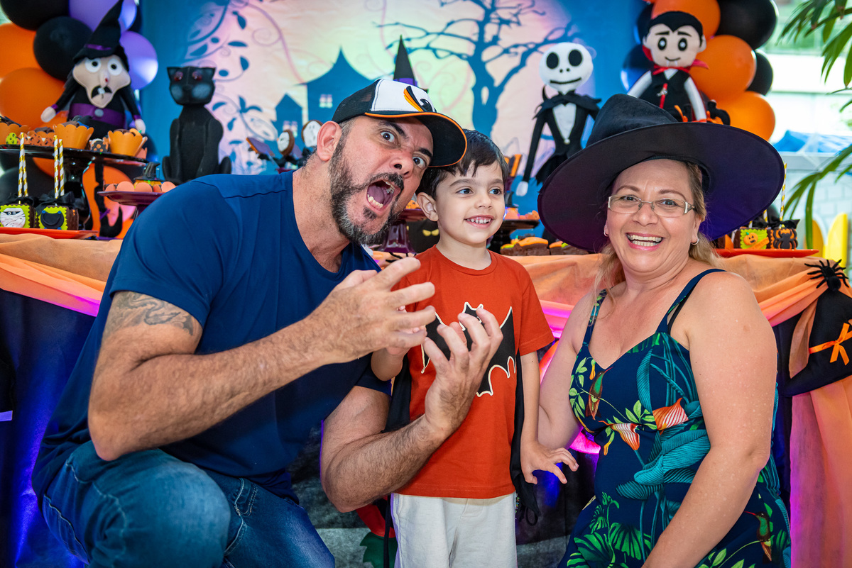 foto de aniversário infantil Halloween em alphaville. decoração Halloween. fotografia aniversário Halloween. decoração dia das bruxas. foto decoração infantil Halloween.