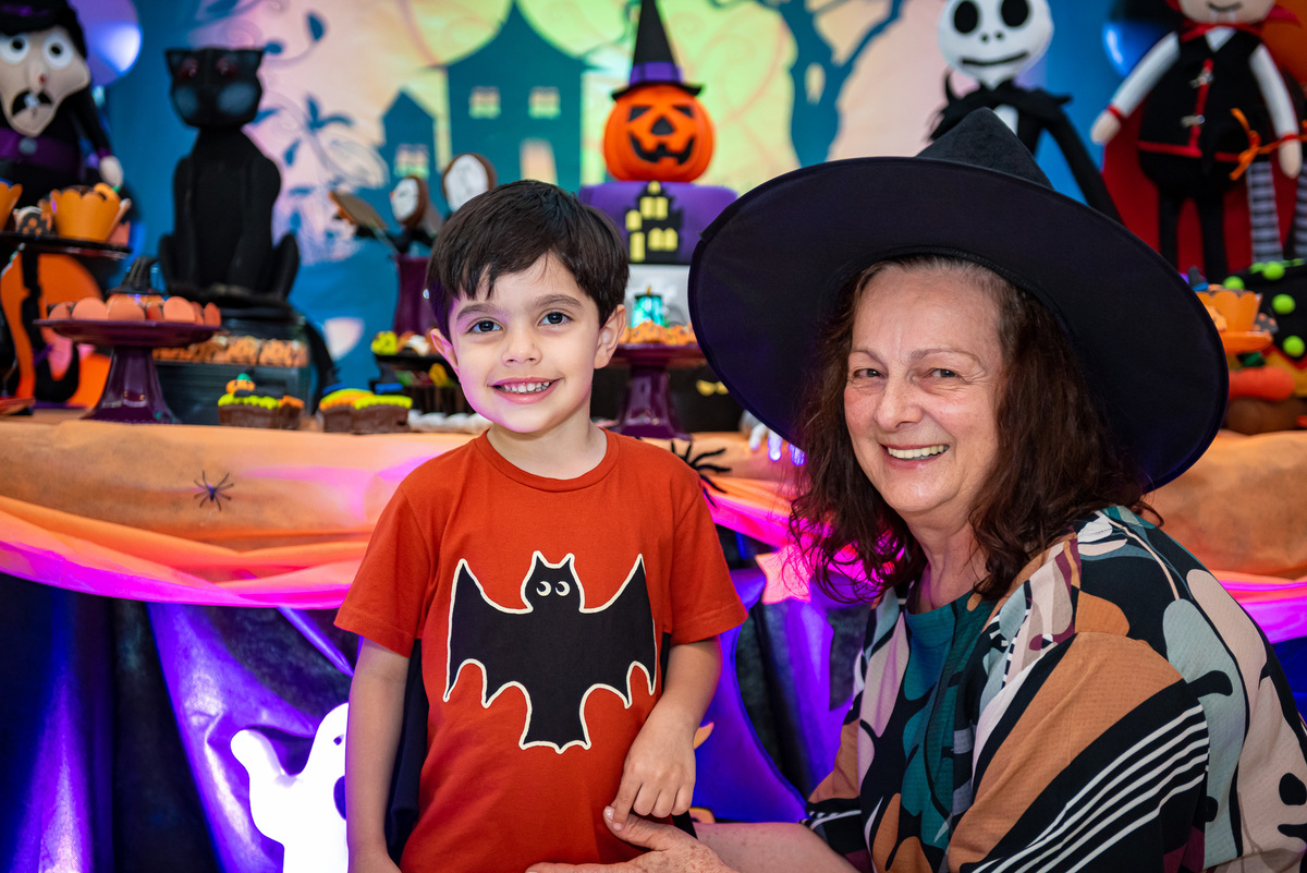 foto de aniversário infantil Halloween em alphaville. decoração Halloween. fotografia aniversário Halloween. decoração dia das bruxas. foto decoração infantil Halloween.