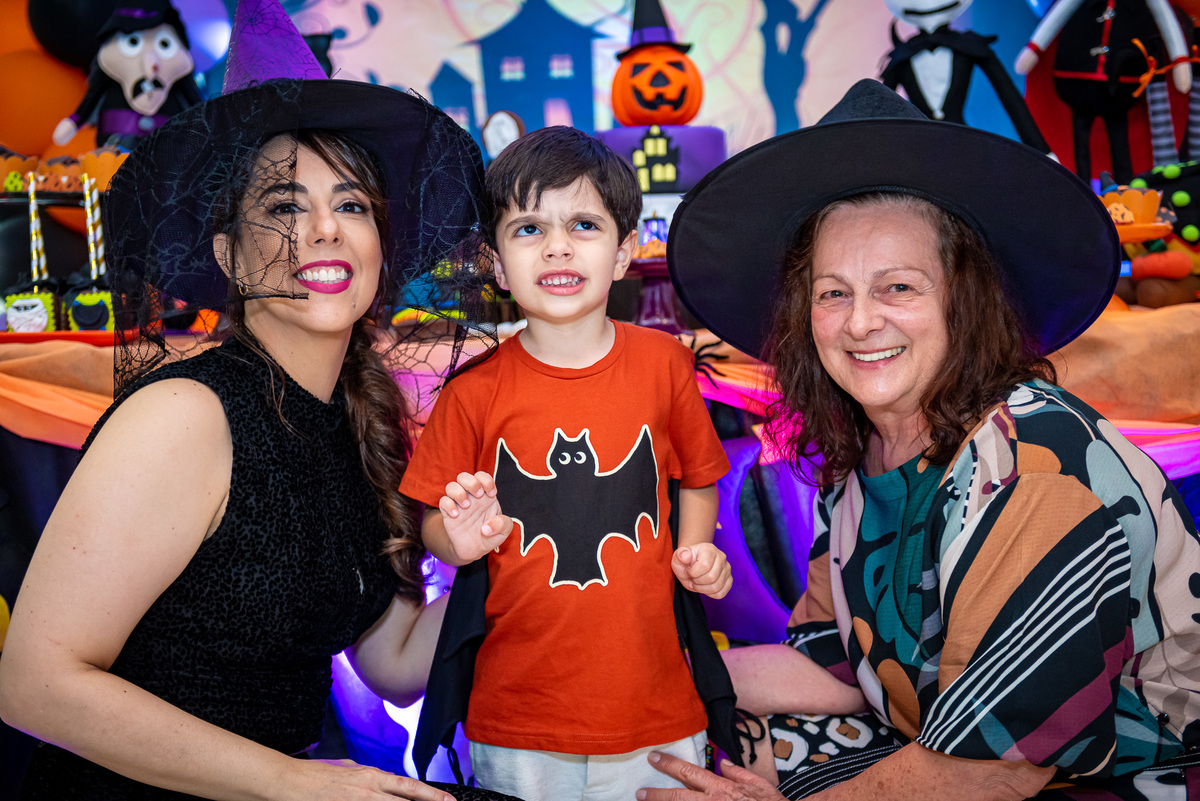 foto de aniversário infantil Halloween em alphaville. decoração Halloween. fotografia aniversário Halloween. decoração dia das bruxas. foto decoração infantil Halloween.