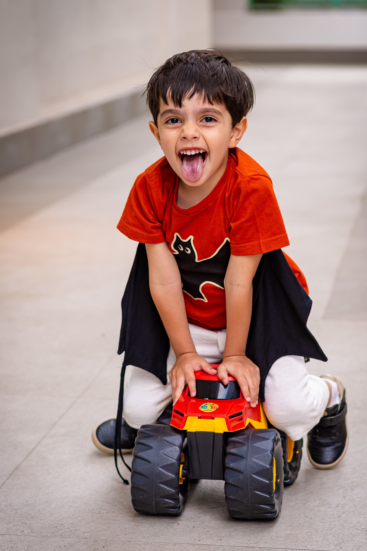 foto de aniversário infantil Halloween em alphaville. decoração Halloween. fotografia aniversário Halloween. decoração dia das bruxas. foto decoração infantil Halloween.