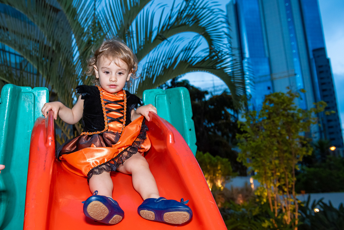 foto de aniversário infantil Halloween em alphaville. decoração Halloween. fotografia aniversário Halloween. decoração dia das bruxas. foto decoração infantil Halloween.