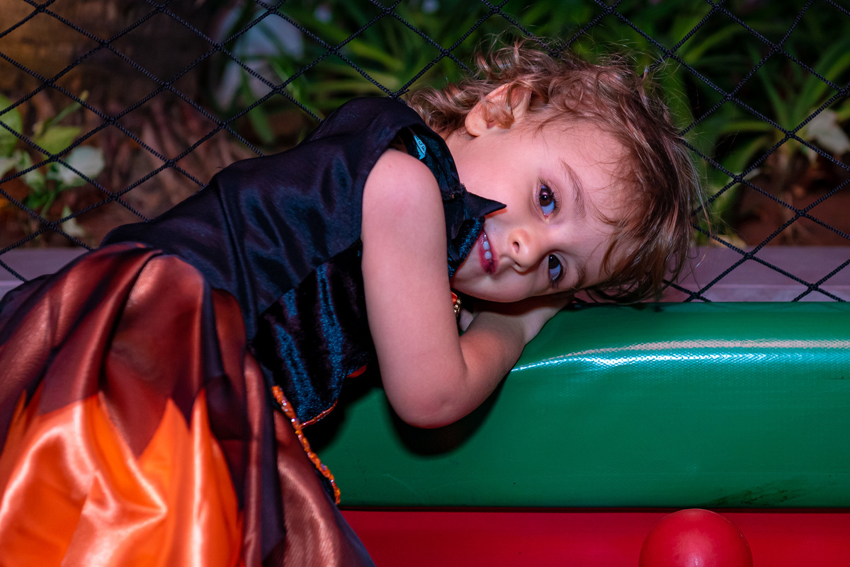 foto de aniversário infantil Halloween em alphaville. decoração Halloween. fotografia aniversário Halloween. decoração dia das bruxas. foto decoração infantil Halloween.