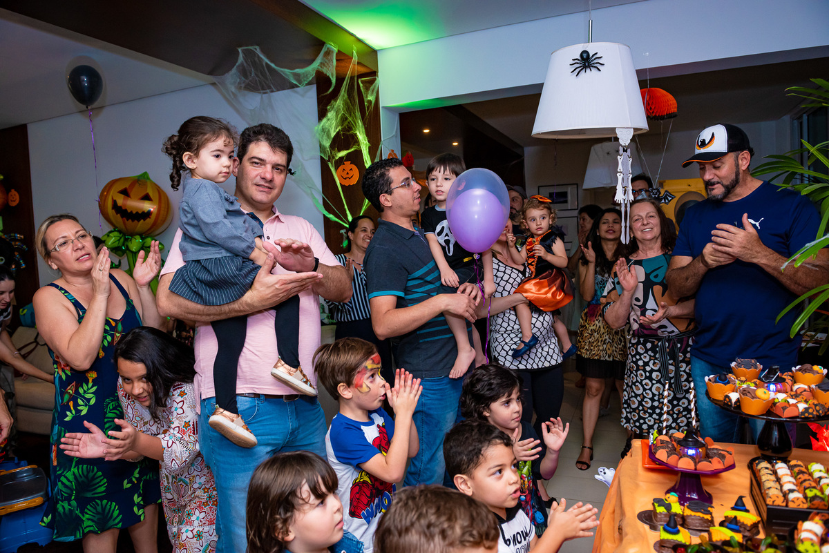foto de aniversário infantil Halloween em alphaville. decoração Halloween. fotografia aniversário Halloween. decoração dia das bruxas. foto decoração infantil Halloween.