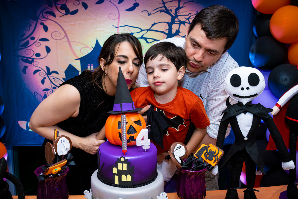 foto de aniversário infantil Halloween em alphaville. decoração Halloween. fotografia aniversário Halloween. decoração dia das bruxas. foto decoração infantil Halloween.