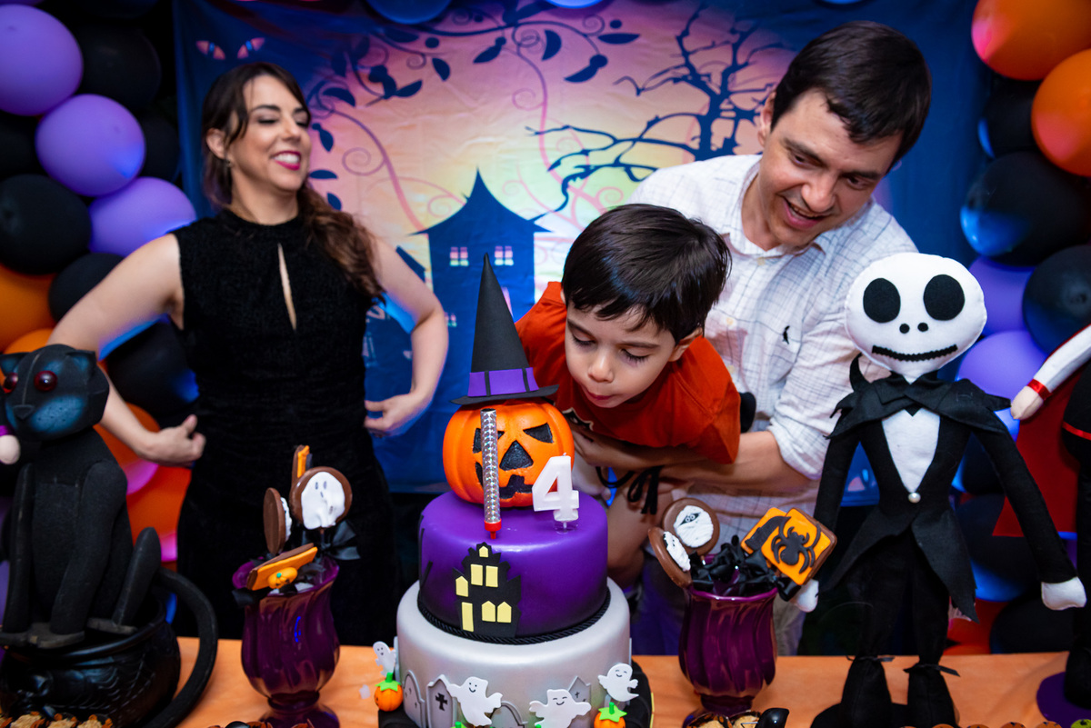 foto de aniversário infantil Halloween em alphaville. decoração Halloween. fotografia aniversário Halloween. decoração dia das bruxas. foto decoração infantil Halloween.