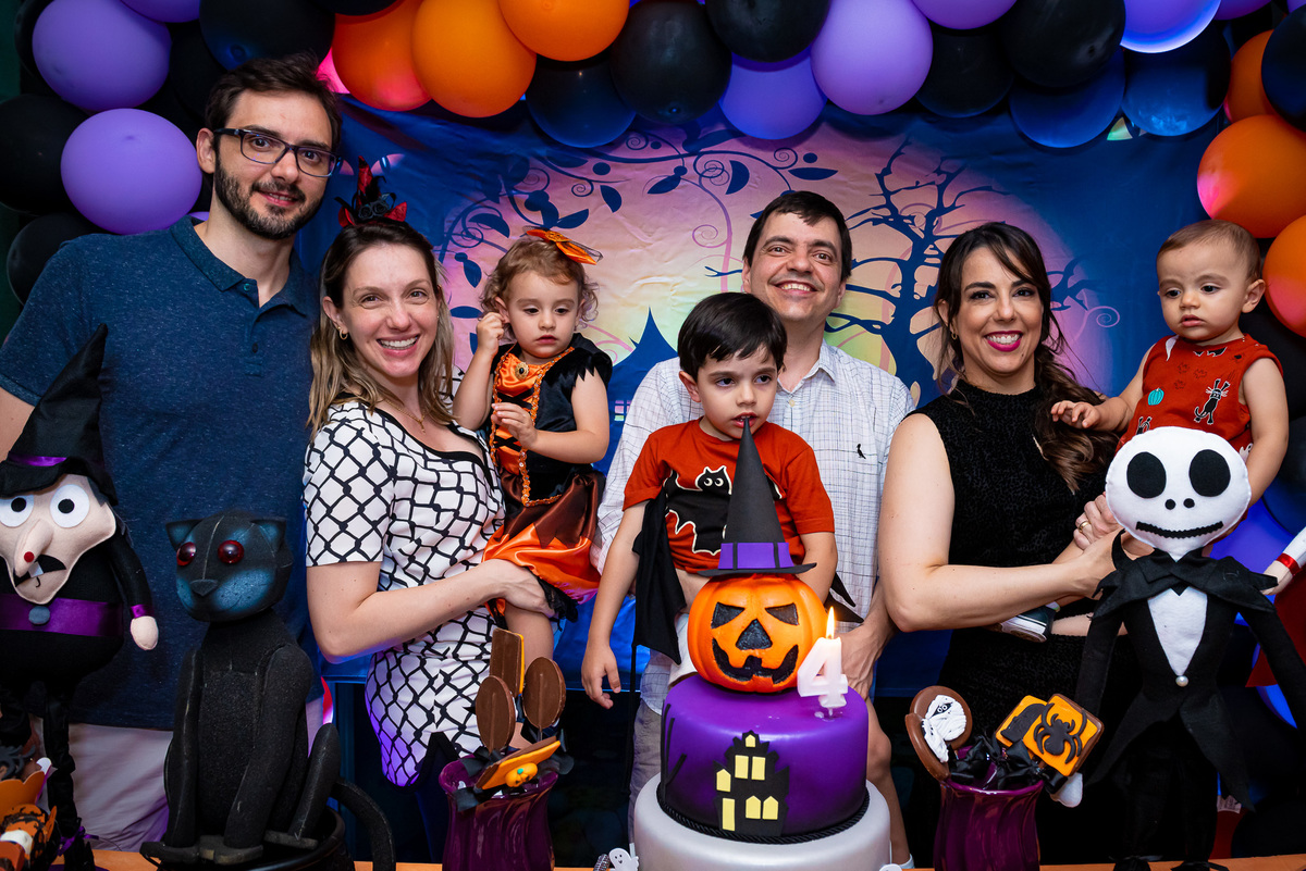 foto de aniversário infantil Halloween em alphaville. decoração Halloween. fotografia aniversário Halloween. decoração dia das bruxas. foto decoração infantil Halloween.