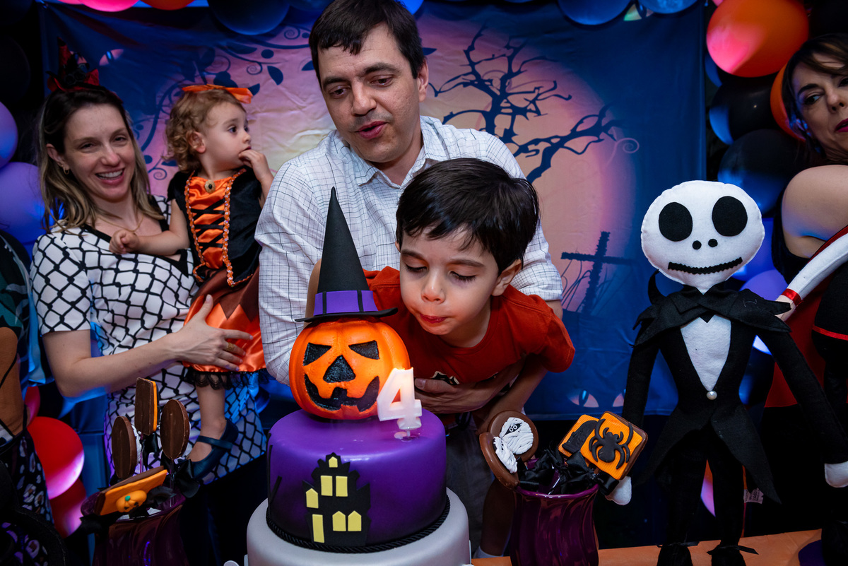 foto de aniversário infantil Halloween em alphaville. decoração Halloween. fotografia aniversário Halloween. decoração dia das bruxas. foto decoração infantil Halloween.
