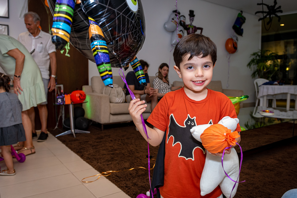 foto de aniversário infantil Halloween em alphaville. decoração Halloween. fotografia aniversário Halloween. decoração dia das bruxas. foto decoração infantil Halloween.