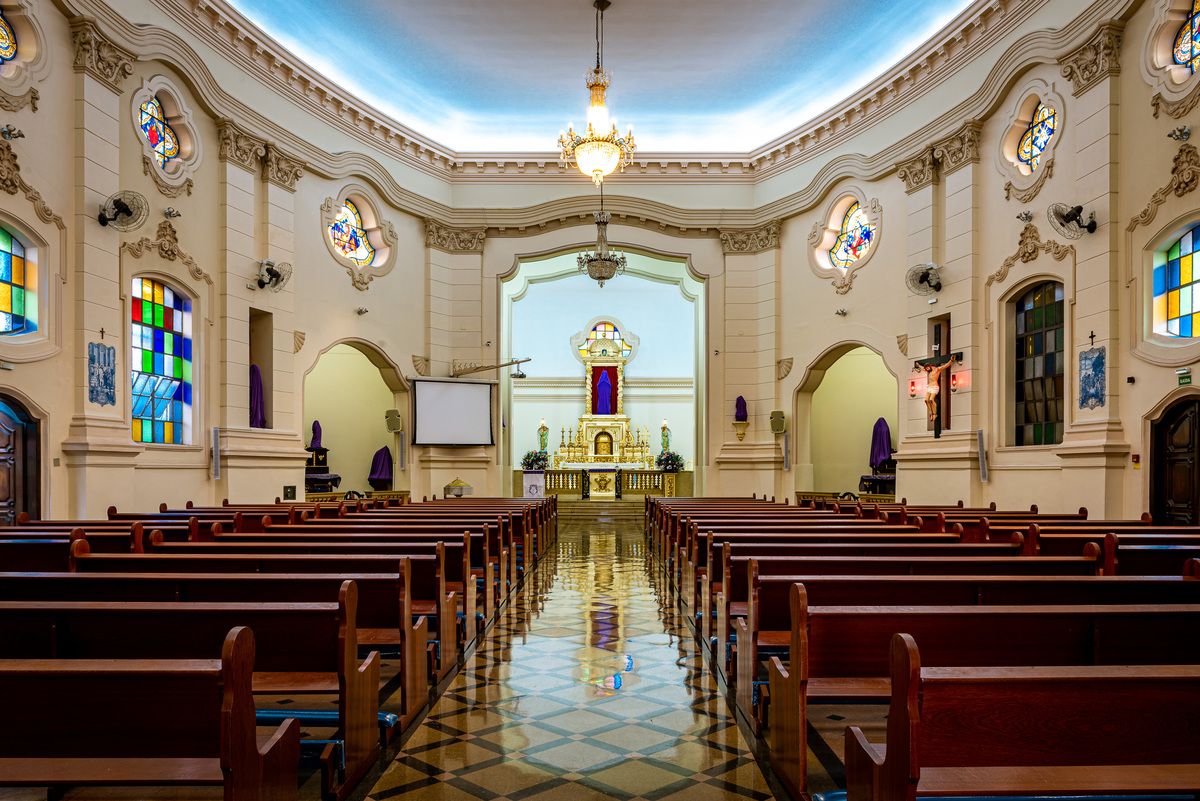 fotografia de bodas de prata em alphaville. foto de bodas de prata dentro da igreja