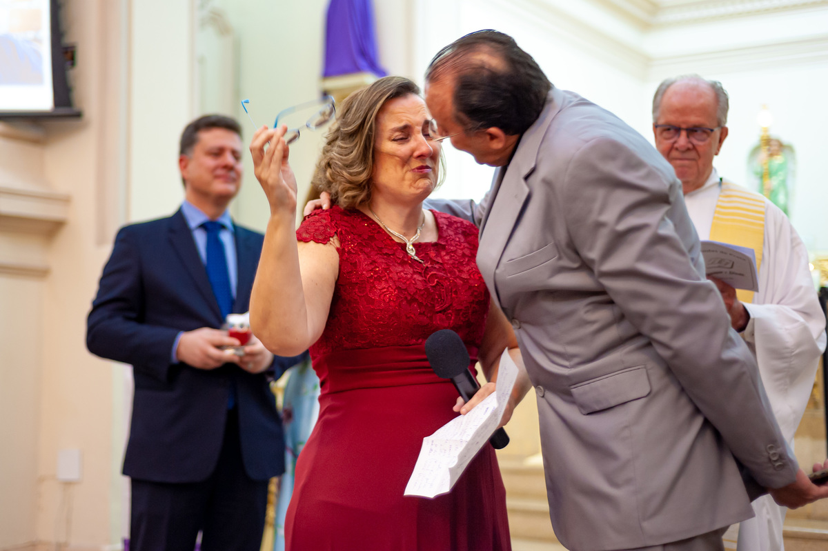 fotografia de bodas de prata em alphaville. foto de bodas de prata ela chorando