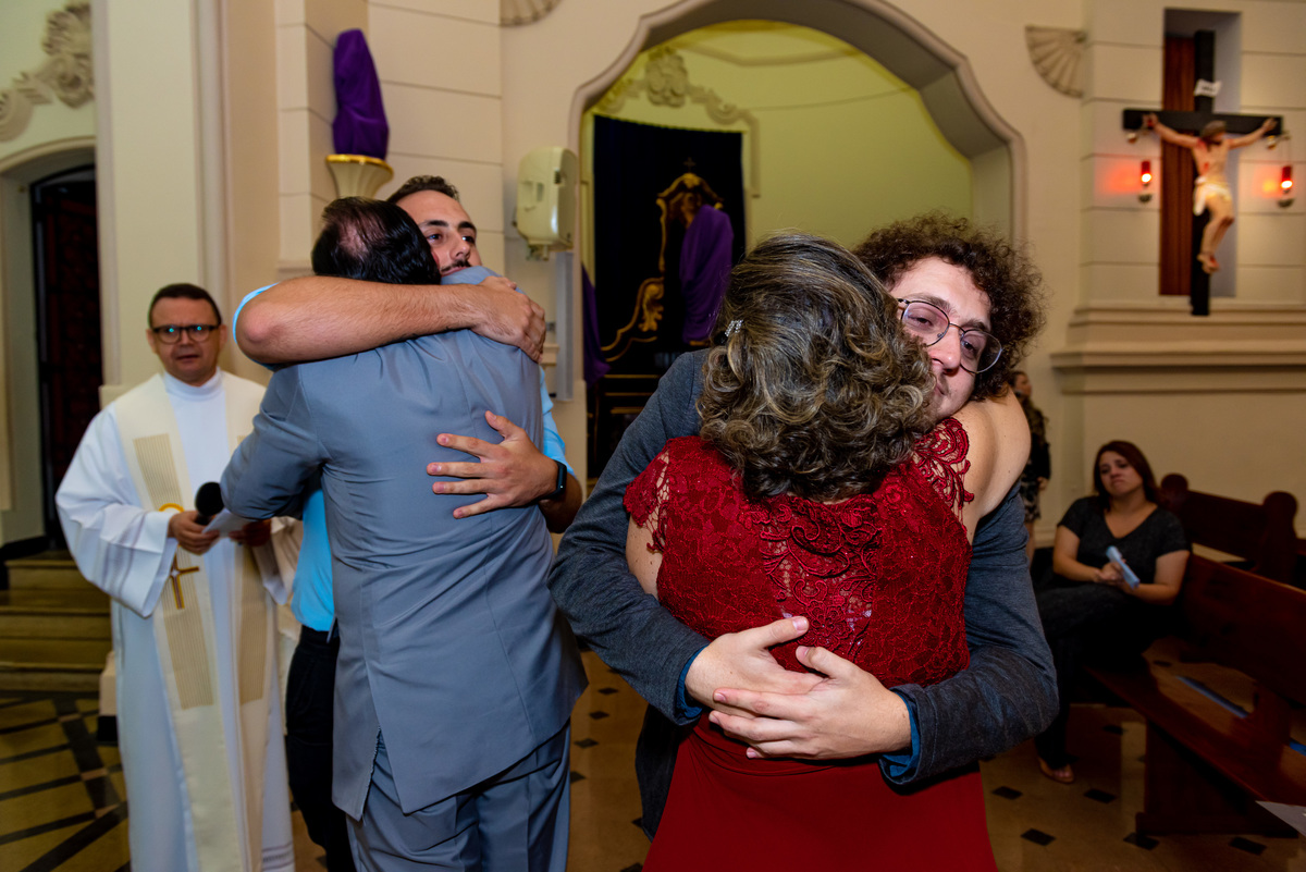 fotografia de bodas de prata em alphaville. foto de bodas de prata abraço com os filhos