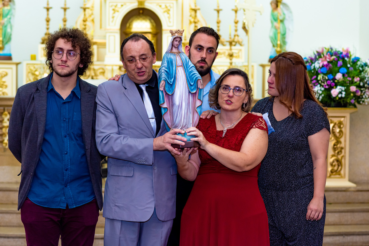 fotografia de bodas de prata em alphaville. foto de bodas de prata casal e filhos com a Nossa Senhora