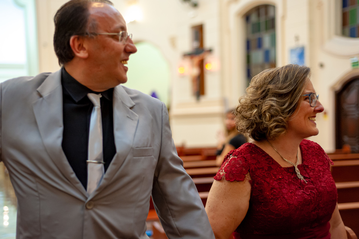 fotografia de bodas de prata em alphaville. foto de bodas de prata casal saindo da igreja