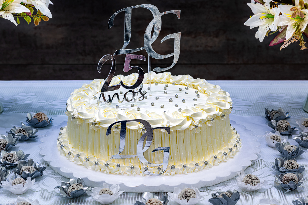 fotografia de bodas de prata em alphaville. foto de bodas de prata bolo