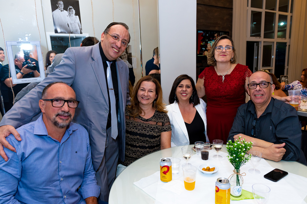 fotografia de bodas de prata em alphaville. foto de bodas de prata com amigos antigos