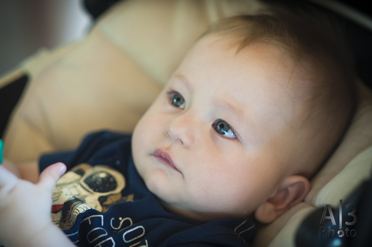 fotografia de batizado em santana de parnaíba, fotografia de batizado na igreja bom pastor alphaville, foto de batizado em santana de parnaíba, foto bebe posando