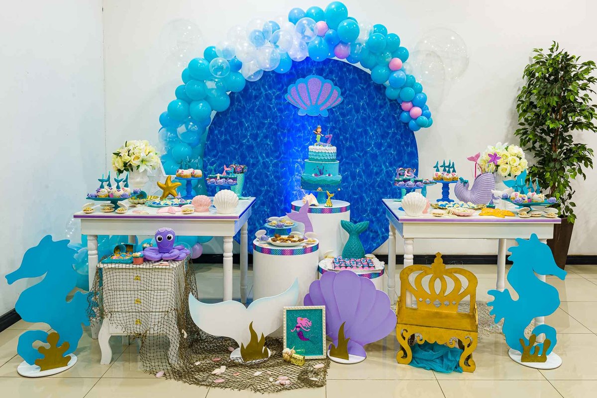 Fotografia de aniversário infantil. Fotografia de aniversário infantil no Buffet Estação Folia Osasco. Tema do aniversário Sereia.