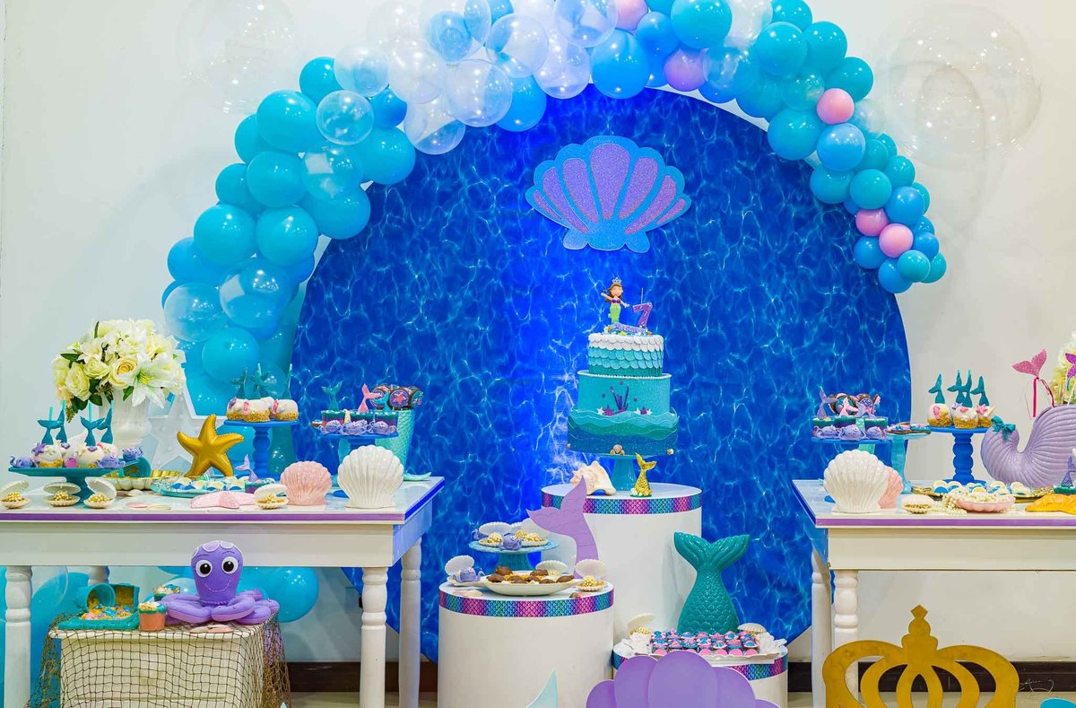 Fotografia de aniversário infantil. Fotografia de aniversário infantil no Buffet Estação Folia Osasco. Tema do aniversário Sereia.