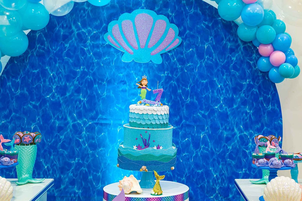 Fotografia de aniversário infantil. Fotografia de aniversário infantil no Buffet Estação Folia Osasco. Tema do aniversário Sereia.