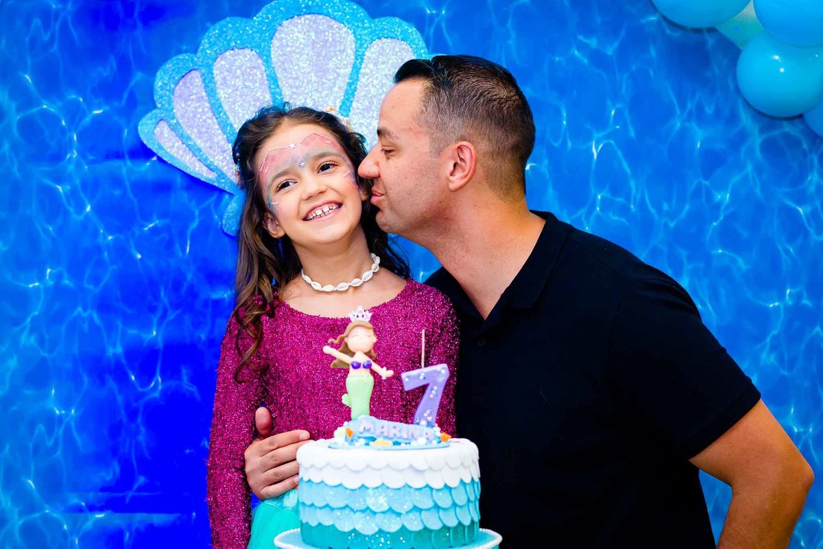 Fotografia de aniversário infantil. Fotografia de aniversário infantil no Buffet Estação Folia Osasco. Tema do aniversário Sereia.