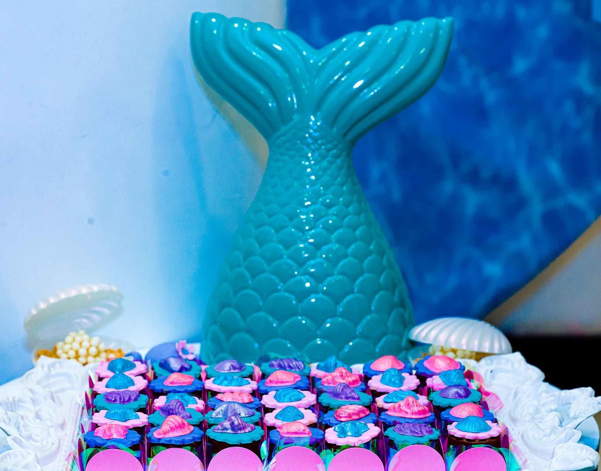 Fotografia de aniversário infantil. Fotografia de aniversário infantil no Buffet Estação Folia Osasco. Tema do aniversário Sereia.