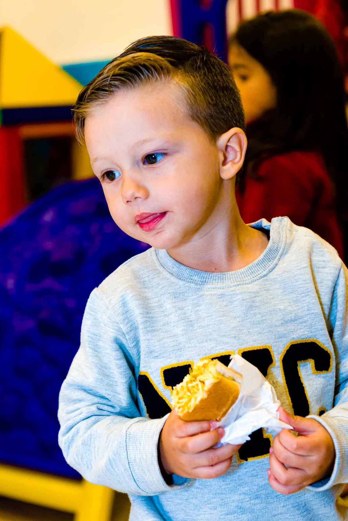 Fotografia de aniversário infantil. Fotografia de aniversário infantil no Buffet Estação Folia Osasco. Tema do aniversário Sereia.