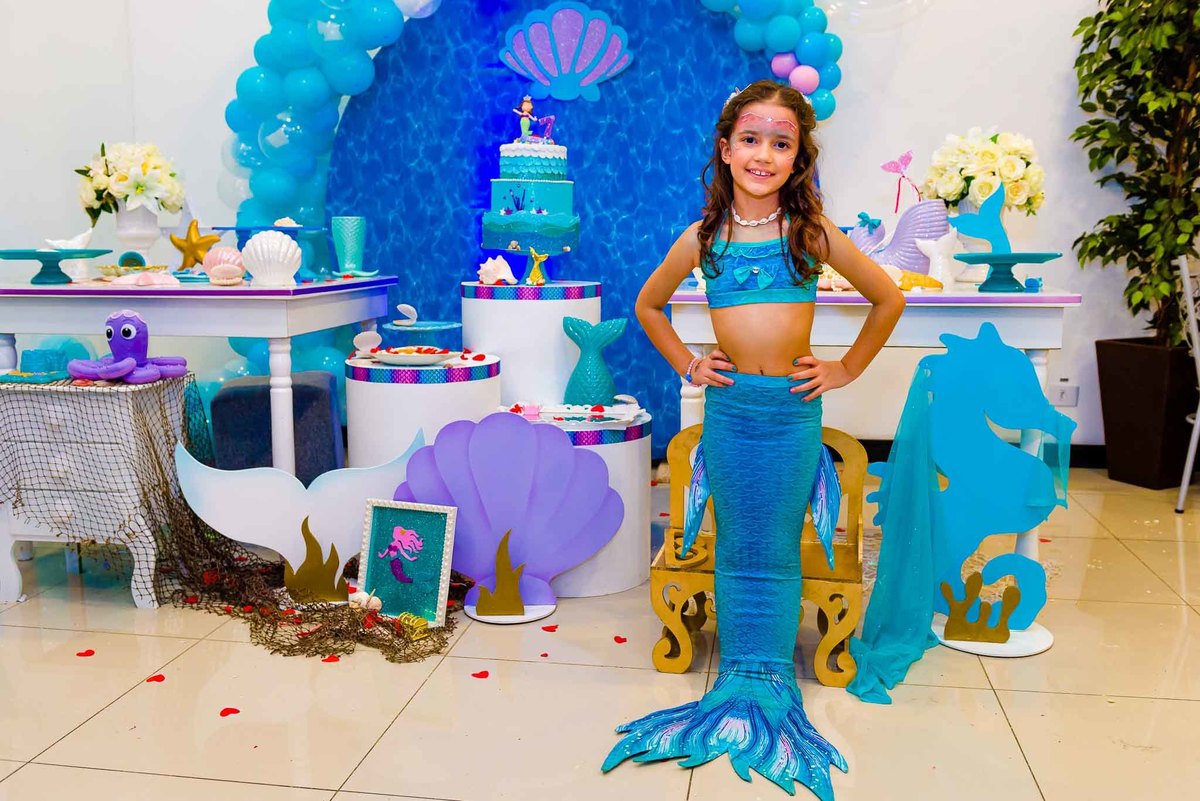 Fotografia de aniversário infantil. Fotografia de aniversário infantil no Buffet Estação Folia Osasco. Tema do aniversário Sereia.
