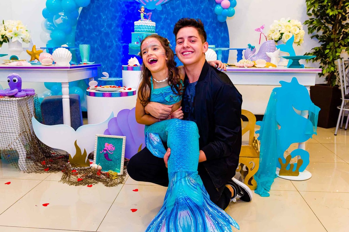 Fotografia de aniversário infantil. Fotografia de aniversário infantil no Buffet Estação Folia Osasco. Tema do aniversário Sereia.