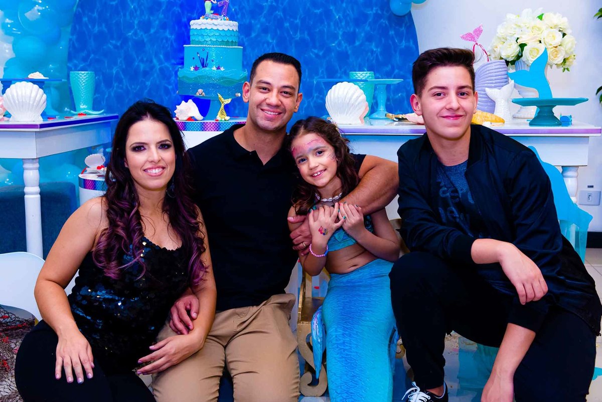 Fotografia de aniversário infantil. Fotografia de aniversário infantil no Buffet Estação Folia Osasco. Tema do aniversário Sereia.