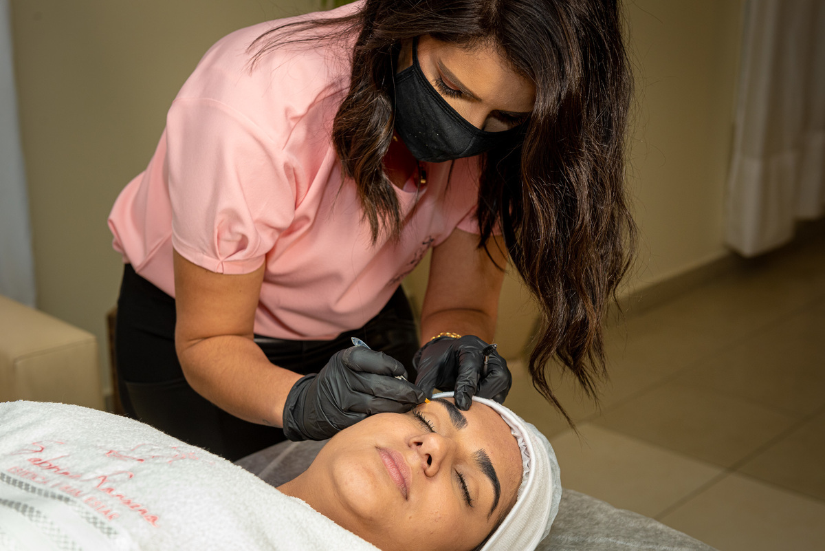 fotografia de reposicionamento profissional em alphaville, fotografia de perfil profissional em alphaville, foto perfil profissional mídia social linkedin facebook instagram. Retrato corporativo em alphaville.