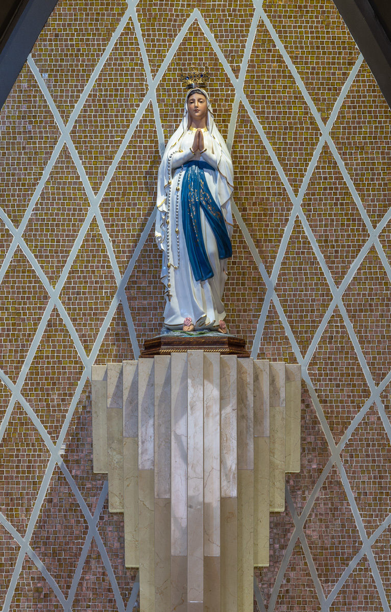 foto igreja nova alphaville. fotografia de batizado. fotografia de batizado em alphaville. fotografia de batizado na igreja nossa senhora de lourdes alphaville. fotografia de batizado na igreja nova de alphaville. fotografia de batizado com imersão.