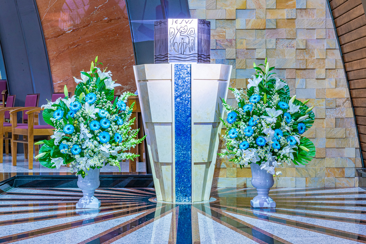 foto igreja nova alphaville. fotografia de batizado. fotografia de batizado em alphaville. fotografia de batizado na igreja nossa senhora de lourdes alphaville. fotografia de batizado na igreja nova de alphaville. fotografia de batizado com imersão.